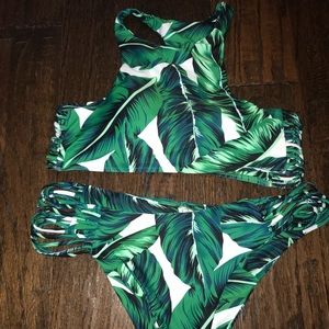 Cupshe Patterned Bikini Set (Top L and bottoms XL)